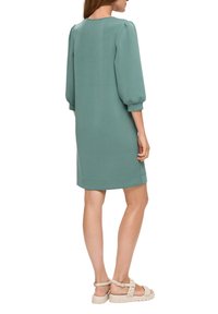 s.Oliver MIT V-AUSSCHNITT - Freizeitkleid - minze