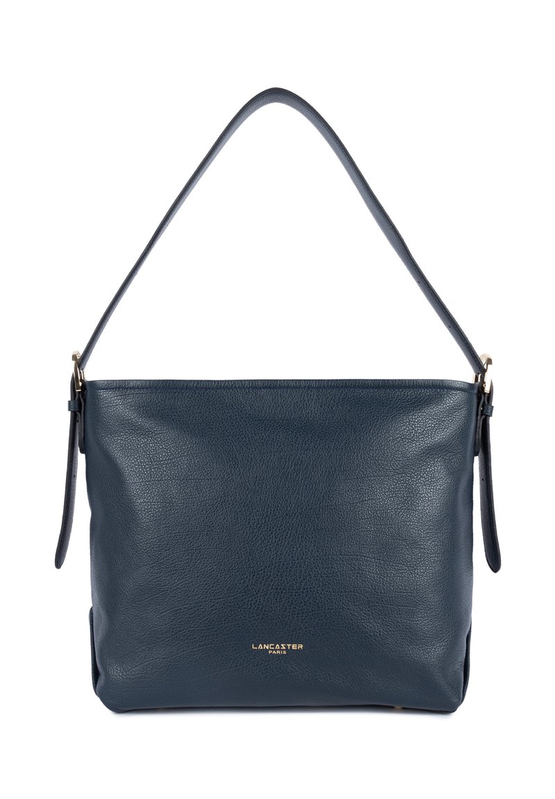 Borsa a spalla in pelle blu navy con una texture liscia, dettaglio del logo dorato e una singola tracolla regolabile. Forma cubica con angoli arrotondati.
