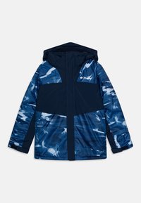 Giacca impermeabile blu e navy con cappuccio, design geometrico a sezioni e motivo a spirale astratta in diverse tonalità di blu.