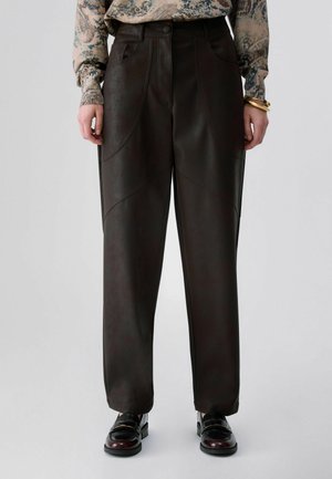 LIU JO, LIU JO COATED FABRIC BAGGY PANTS - Pantaloni - brown