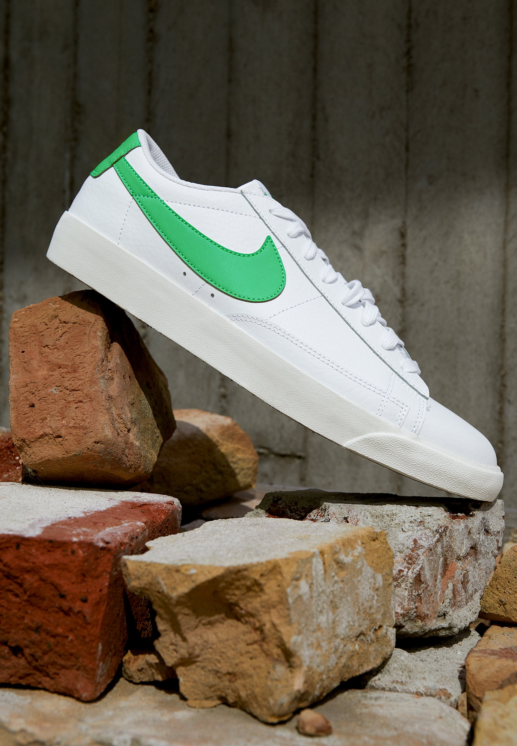 Nike Sportswear BLAZER - Zapatillas - white/green spark/sail/blanco -  Zalando.es