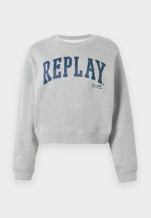 Grå kortermet sweatshirt laget av bomullsblanding, med marineblå "REPLAY" tekst over brystet og ribbestrikkede mansjetter og nederkant.
