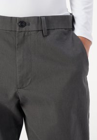 GAP SLIM PERFORMANCE STRETCH - Pantaloni chino - soft black