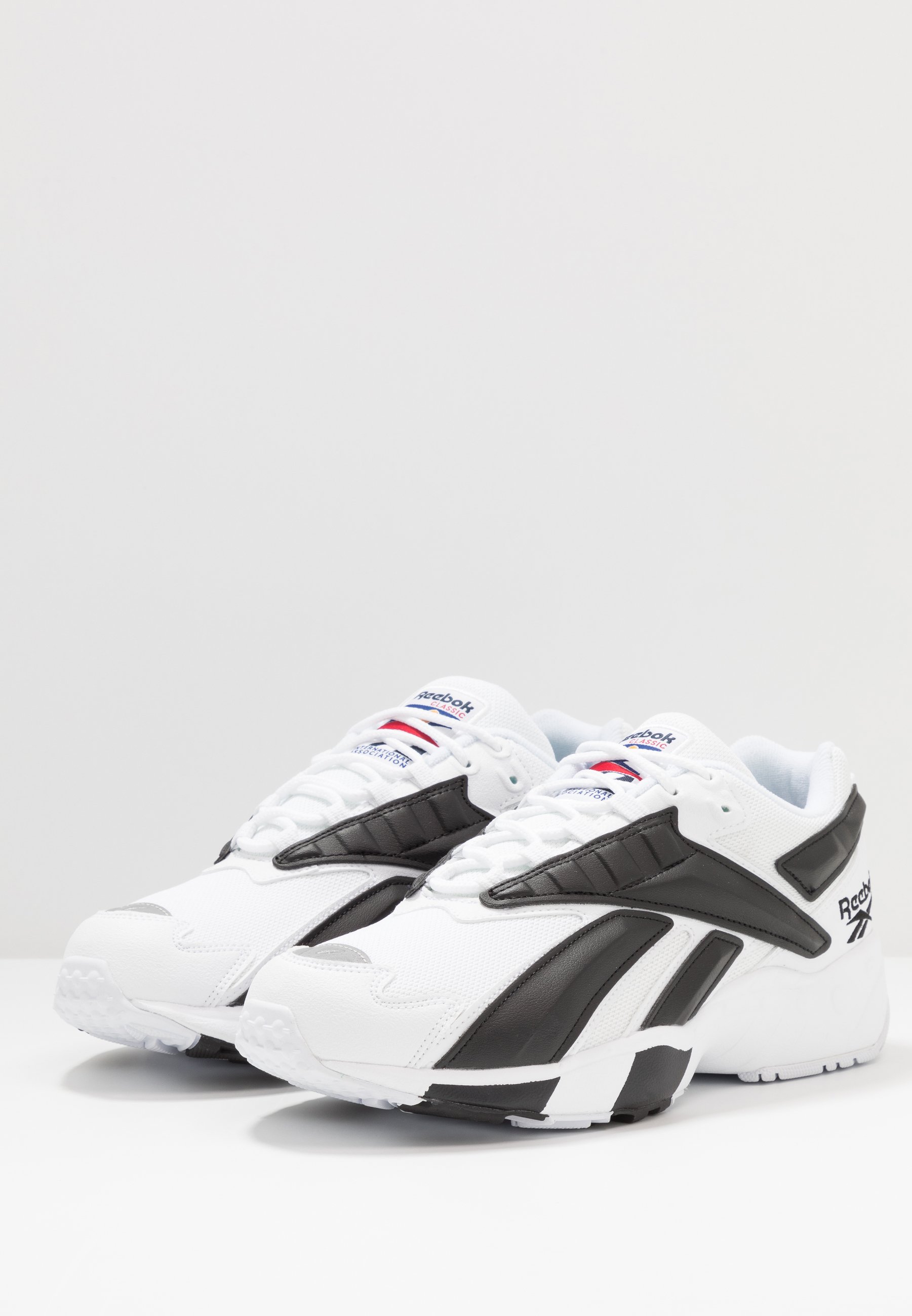 INTV 96 SHOES Sneakers whiteblack INTV 96 SHOES Sneakers whiteblack