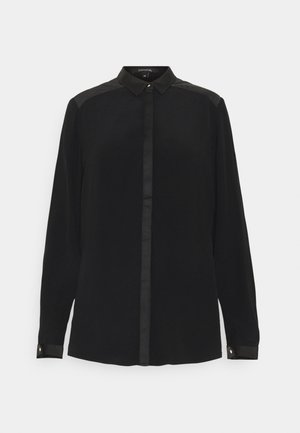 Czarna bluzka z długim rękawem, z ostrym kołnierzem, ukrytymi guzikami z przodu oraz mankietami na guziki, rozmiar 38, marka "comma", na białym tle.