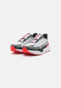 Under Armour INFINITE PRO STORM - Hardloopschoenen voor op de weg - distant gray/black/white