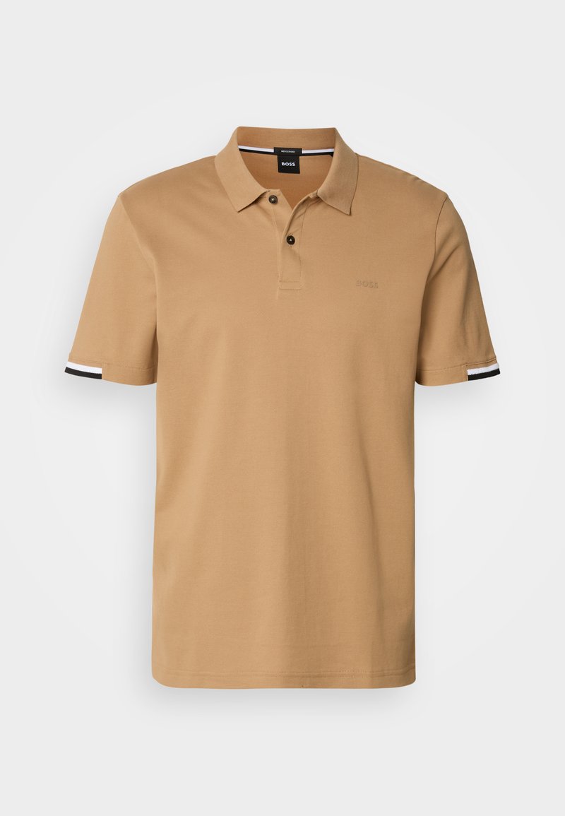 Polo shirt tan en coton, doté de manches courtes, d'une patte de boutonnage à deux boutons, d'un logo brodé sur la poitrine et d'accents rayés contrastants aux manches.