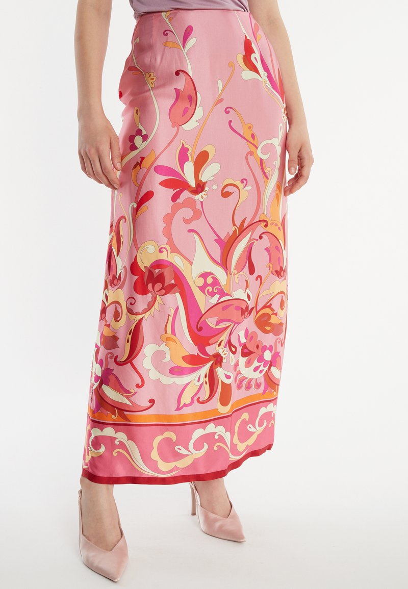 Roze bloemenmaxi-rok met levendige patronen van spiralen en bloesems. Gemaakt van soepele stof, aangevuld met een decoratieve tailleband.