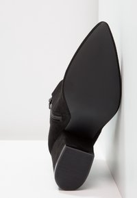 RAID Ankle Boot - black
