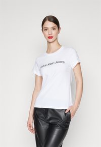 Calvin Klein Jeans INSTITUTIONAL LOGO 2 PACK - Tričko s potlačou - fiery red/bright white