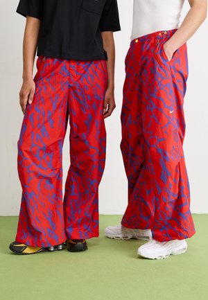 FROG PARACHUTE PANT UNISEX - Housut - crimson/deep night