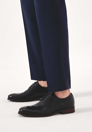 Kazar AMMANO - Alkalmi fűzős cipők - black