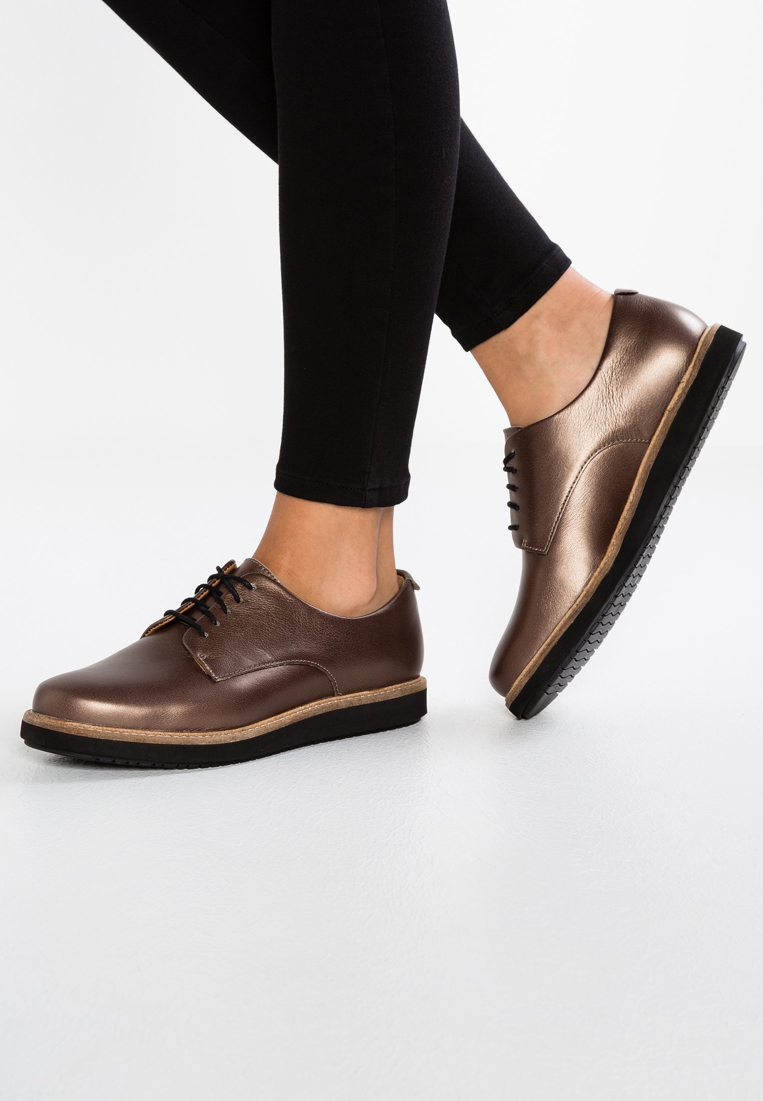clarks glick darby