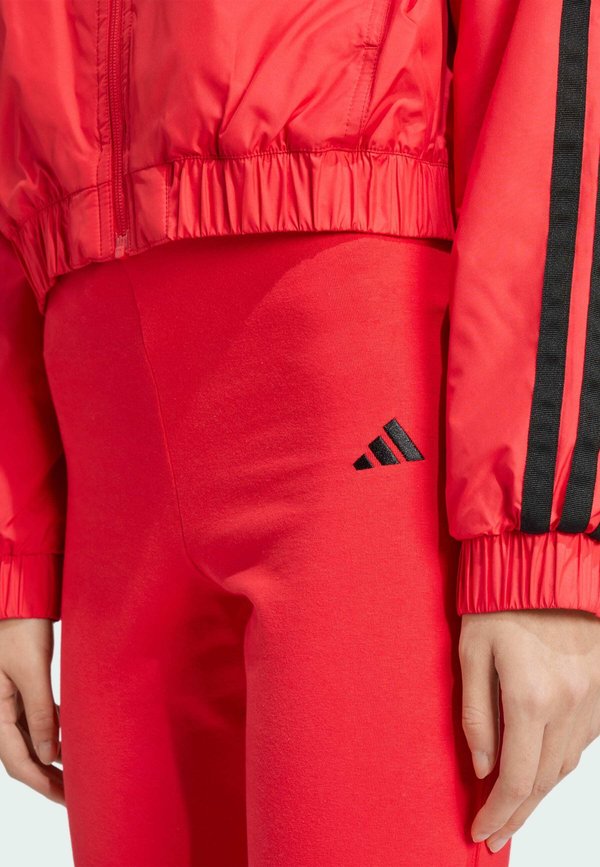 ESSENTIALS 3-STRIPES INSULATED CROP BOMBER - Training jacket - pure ruby3