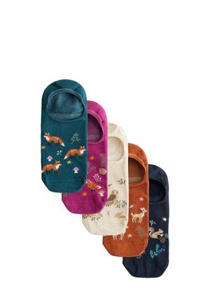 Fünf Paar unsichtbare Socken in Türkis, Magenta, Creme, Rost und Navy, jeweils mit unterschiedlichen Designs von Waldtieren und Pflanzen.