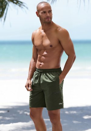 Dunkelgrüne Badeshorts mit elastischem Bund und Kordelzug, ausgestattet mit einer seitlichen Reißverschlusstasche und glattem, leichtem Stoff.