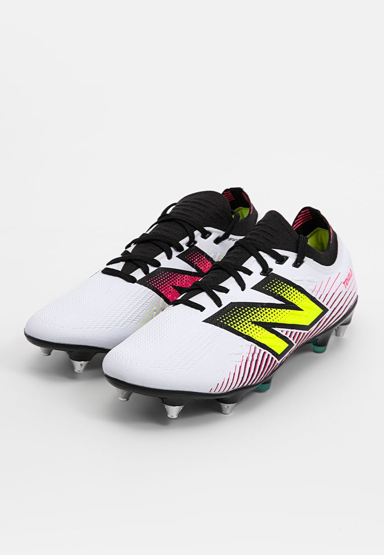 Fußballschuhe für weichen Untergrund
