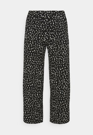 Pantalones negros de pierna ancha con un patrón de puntos blancos irregulares, cinturilla elástica y largo cropped.