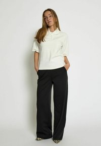 PEPPERCORN FIOLA GOTS - Polo - cloud dancer