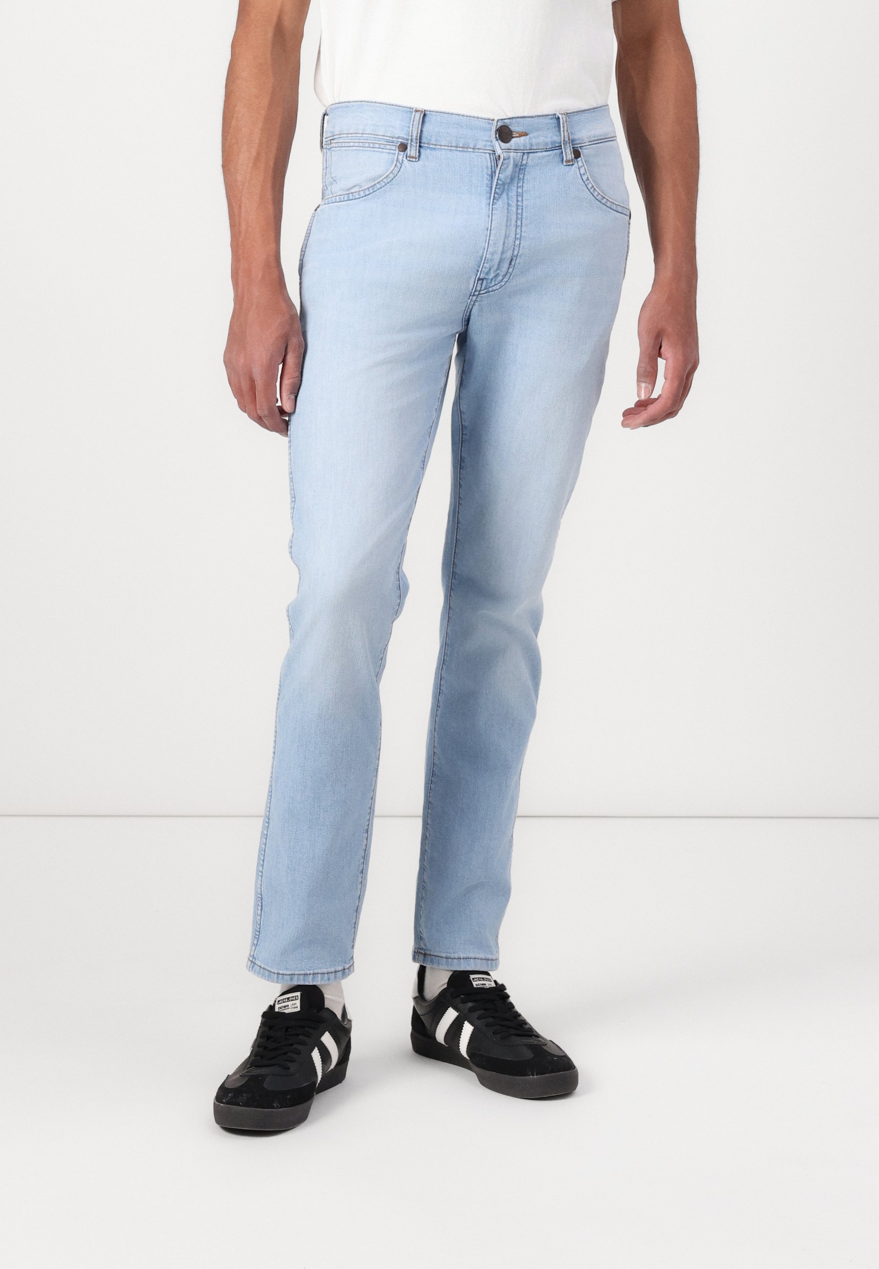 Wrangler LARSTON Slim fit jeans spur/light-blue denim Zalando