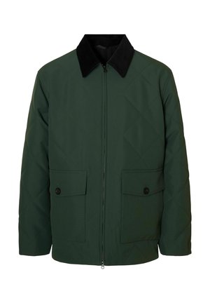 Gequilted groene jas met een zwarte corduroy kraag, een ritssluiting aan de voorkant en twee knoopsluiting opgestikte zakken. Textuur met een ruitpatroon overal.