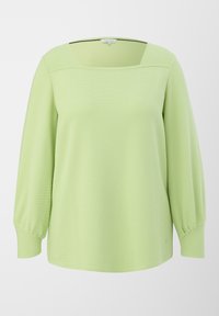 Lichtgroene lange mouw top met een vierkante halslijn, textuurstof en opgestroopte mouwen, met subtiele branding aan de onderkant.