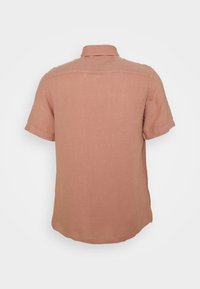 Korte mouwen shirt in stofroze linnen met een kraag, achterpand en zijsplitten. Gestructureerde stof met een ontspannen pasvorm, schone zoom.