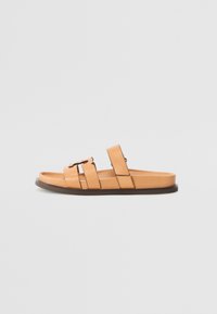 INES - Slippers - camello