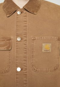 Carhartt WIP Tunn jacka - light brown
