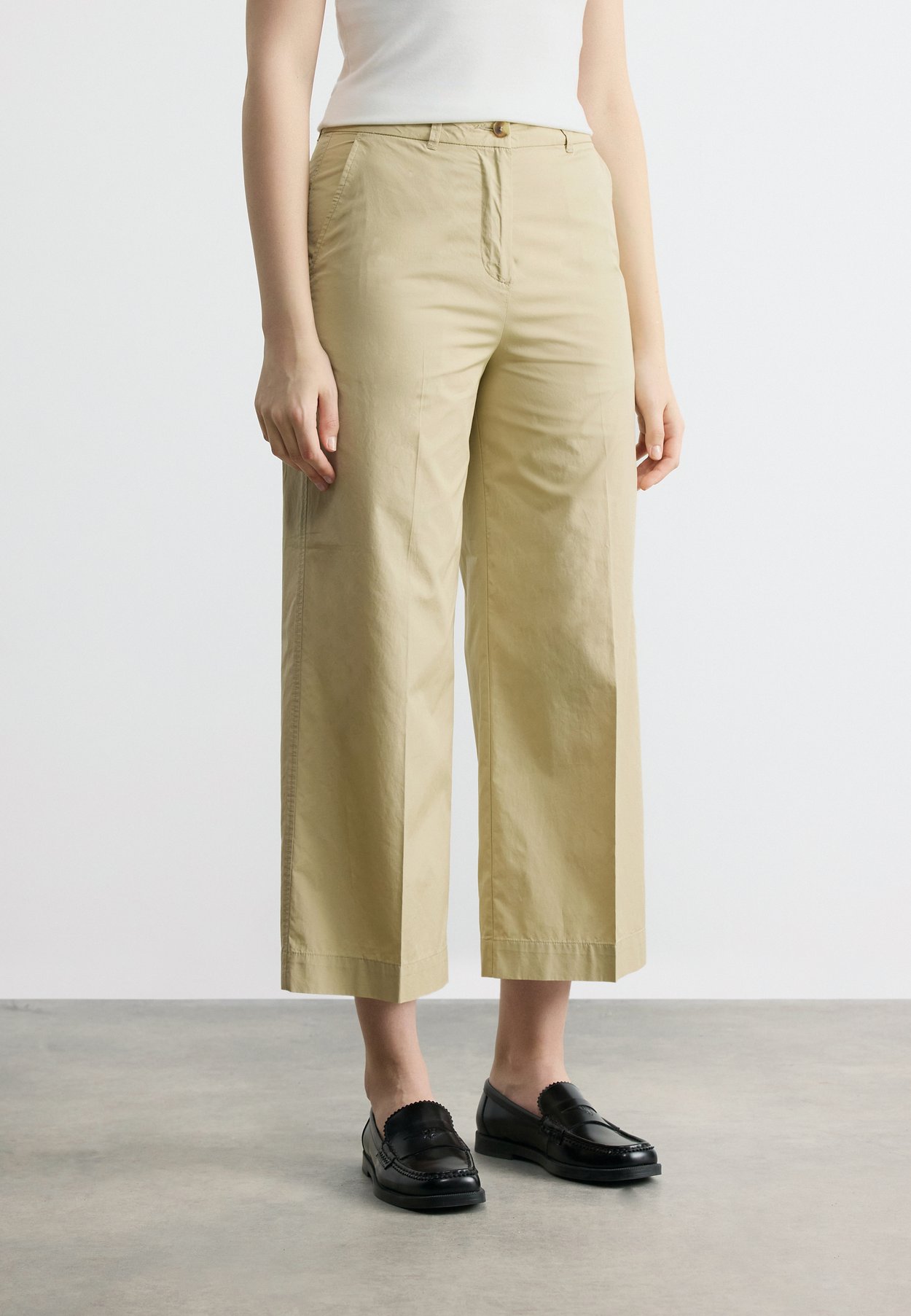 CROPPED LIGHTWEIGHT
