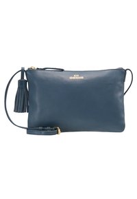 Clutch in pelle blu con dettagli in metallo dorato, una tracolla removibile e un charm decorativo a frange. Texture liscia con una forma rettangolare elegante.