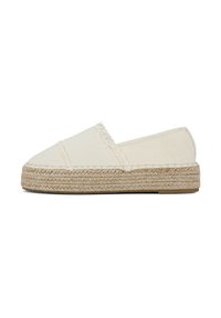 Beige Leinenschlupfschuhe mit fransigem Rand, elastischen Seiteneinsätzen und geflochtenen Jutesohlen. Flaches Design mit geschlossener Zehenpartie und zum Hineinschlüpfen.
