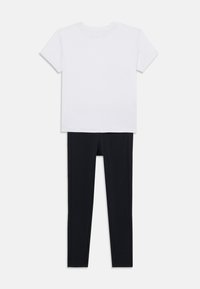 Valitud, black/white