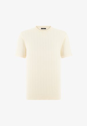 Kremowa dzianinowa koszulka z krótkim rękawem, z pionowym prążkowanym wzorem i okrągłym dekoltem, prezentowana na białym tle.
