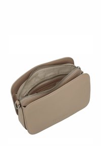 Beige Lederhandtasche mit mehreren Reißverschlussfächern. Weiche Textur, rechteckige Form und glatte Oberfläche. Innen mit Stoff ausgekleidet.