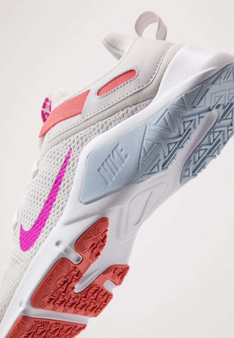 vestirse Morgue patrocinador Nike Performance LEGEND ESSENTIAL - Sports shoes - vast grey/fire pink/magic ember/hydrogen blue/white/grey - Zalando.co.uk vestirse Morgue patrocinador Nike Performance LEGEND ESSENTIAL - Sports shoes - vast grey/fire pink/magic ember/hydrogen blue/white/grey - Zalando.co.uk