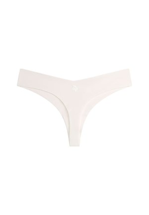 String blanc avec un design taille basse, fabriqué à partir d'un tissu lisse. Présente un logo minimaliste sur le devant et des lignes épurées.