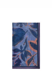 Bufanda multicolor con un estampado floral en tonos azul y naranja, con un borde oscuro y una textura suave.