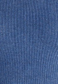 Guess Sweter
