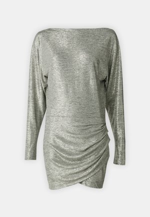 Zilverkleurige lange mouwen jurk met een gedrapeerd zijkantdetail, een gladde textuur en een bootnek. Geschikt voor avondkleding.