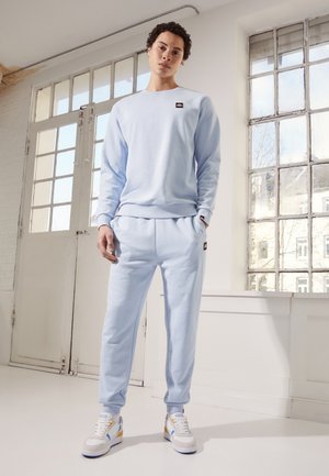 SAMIE - Pantaloni sportivi - light blue