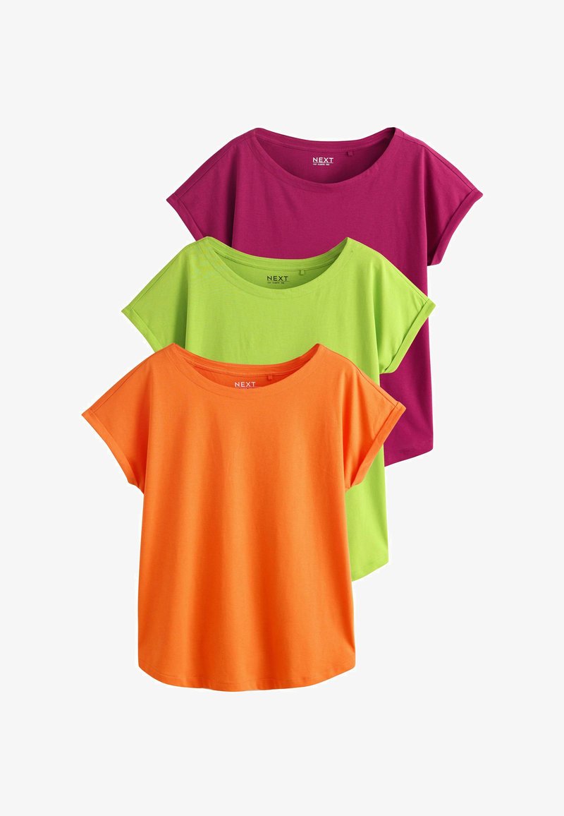Drei einfarbige kurzärmlige T-Shirts in Lila, Limettengrün und Orange, übereinandergelegt und flach ausgebreitet dargestellt.