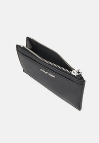 Calvin Klein MUST CARDHOLDER - Maks - black