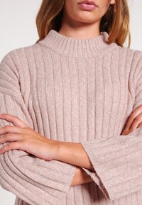 Nümph Sweter
