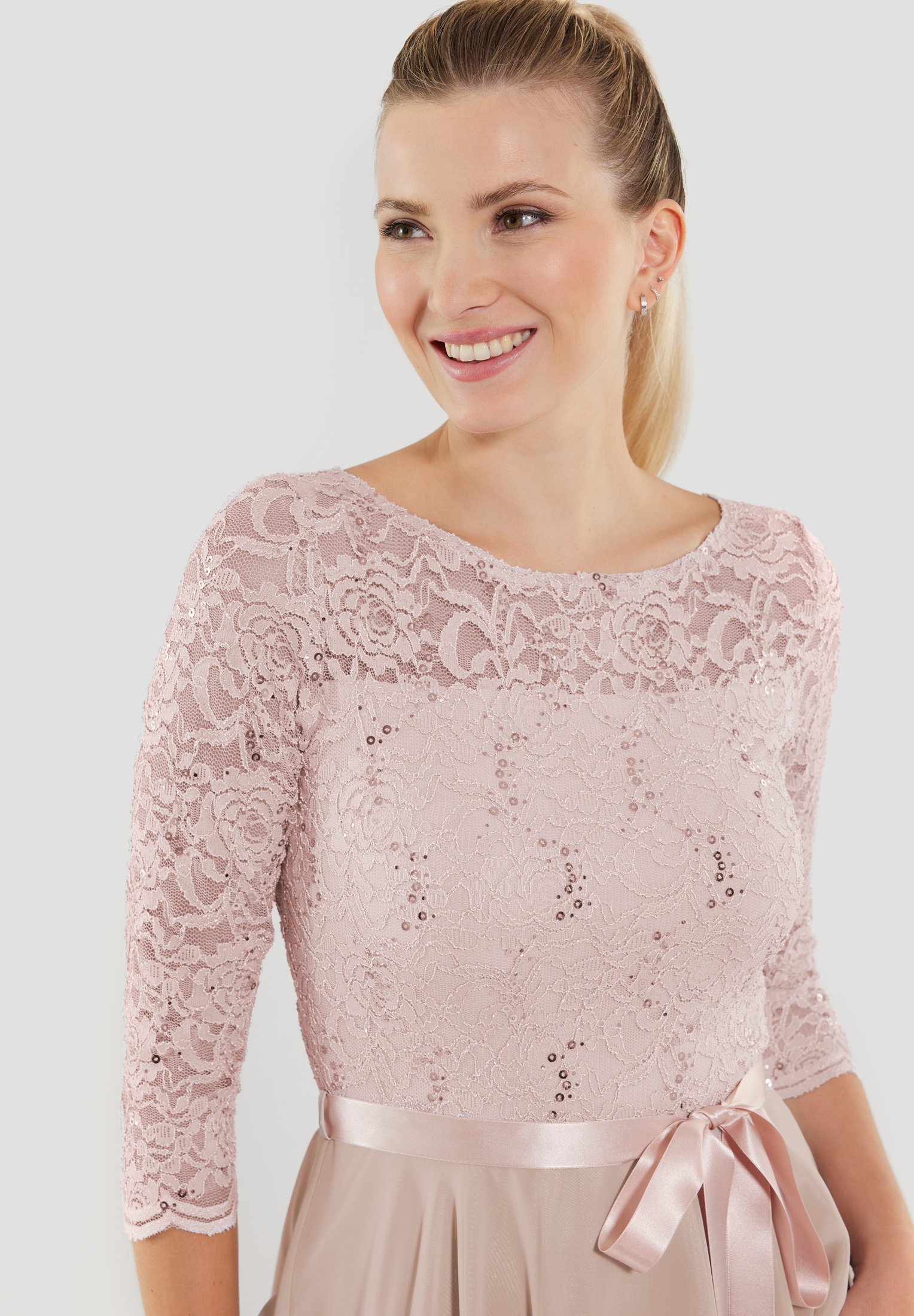 Swing AUS MIT FÄDEN - Vestito di maglina - dark orange/rame