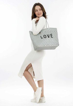 Borsa a tracolla intrecciata grigia e bianca con la scritta "LOVE" in nero. Presenta manici robusti e una forma strutturata; adatta per un uso casual.
