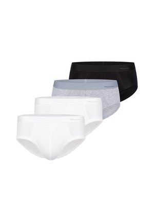 Quattro paia di slip da uomo in nero, grigio e due paia bianchi, disposti in una fila sfalsata su sfondo bianco.