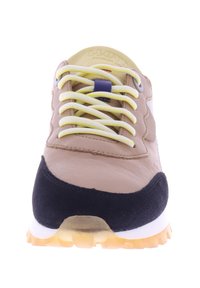 Beige leather and navy suede sneaker with yellow laces, round toe, textured sole, and white midsole. Features logo on tongue.