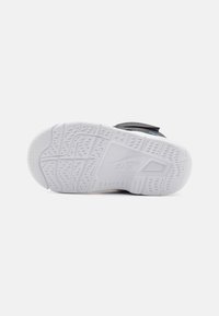 Jordan STAY LOYAL 3  - Zapatos de bebé - black/university blue/white