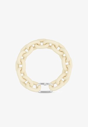 Pulsera de cadena gruesa color crema con eslabones grandes y un único eslabón con cierre de plata en la parte frontal sobre un fondo blanco.